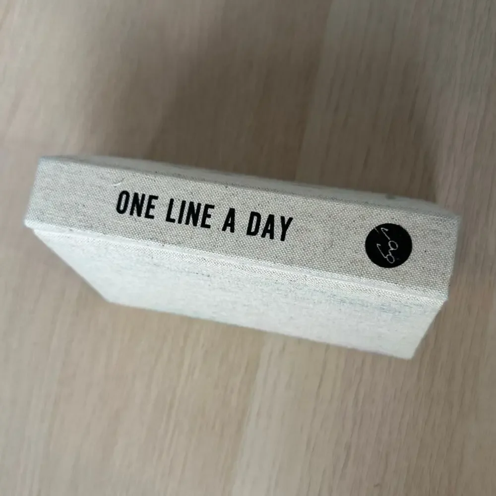 Chronicle Books One Line a Day: A Five-Year Memory Hardcover Journal - NEW